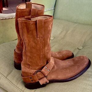 Men’s size 8 / unisex women’s 9-9.5 Suede Boots